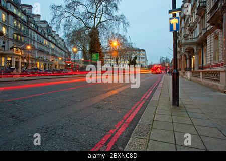 Leichte Wanderwege, Grosvenor Gardens, London, England Stockfoto