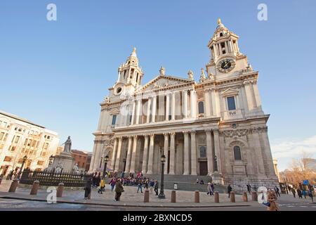 Außerhalb der St. Paul's Cathedral Stockfoto