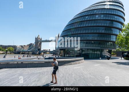 Außenansicht des Londoner Rathauses, des Rathauses, England, Großbritannien. Stockfoto