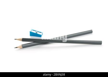 Zwei graue Graphit Bleistift dreieckige Form isoliert auf weißem Hintergrund Stockfoto