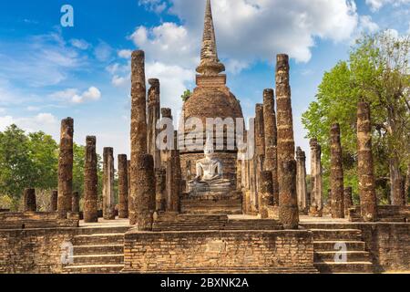 Wat Sa Si Tempel in Sukhothai historischen Park, Thailand in einem Sommertag Stockfoto