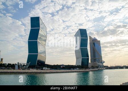 Zig Zag Towers: Auch bekannt als die West Bay Lagoon Plaza Twin Towers, oder die Tanztürme, sind die höchsten und größten Wohn Zick-Zag Twin Tower Stockfoto