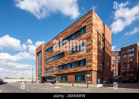 Außenansicht des Swindon NHS Health Centre. Swindon NHS Health Centre, Swindon, Großbritannien. Architekt: Roberts Limbrick Ltd, 2017. Stockfoto