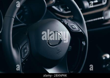 Modernes Luxusauto im Inneren. Interieur von Prestige modernen Auto. Moderne Innenausstattung Stockfoto