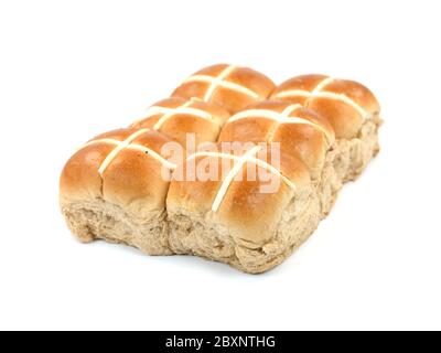 Hot Cross Buns vor einem weißen Hintergrund isoliert Stockfoto