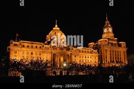 Der Bund in Shanghai, China. Der Bund ist ein Flussufer im Zentrum von Shanghai mit vielen historischen Gebäuden aus der Zeit der Konzession. Stockfoto