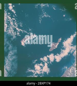 AS09-26A-3731A - Apollo 9 - Apollo 9 Missionsbild - S0-65 Multispektrale Fotografie - Kalifornien; Umfang und Inhalt: Die Originaldatenbank beschreibt dies als: Beschreibung: Erdbeobachtung aufgenommen von der Apollo 9 Crew. Blick ist auf San Clemente, Santa Catalina und Santa Barbar Inseln und San Pedro Bay in Kalifornien. Der Breitengrad betrug 33.05 N bei Längengrad 118.33 W, die Überlappung betrug 60 %, die Höhenmeilen 106 und die Wolkendecke 15 %. Diese Bilder wurden im Rahmen des NASA S0-65 Experiments Multispectral Terrain Photography aufgenommen. Das Experiment ermöglicht die gleichzeitige Satellitenfotografie der Erdoberfläche Stockfoto