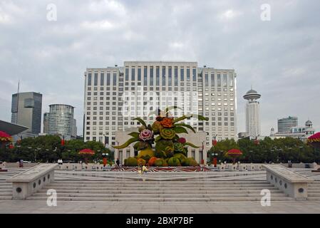 Das Gebäude der Volksrepublik Shanghai auf dem Platz des Volkes, Shanghai, China. Dies ist der Sitz der Stadtverwaltung für die Stadt. Stockfoto