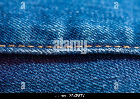 Eine Nahaufnahme der Naht auf einer Denim-Jeans Stockfoto