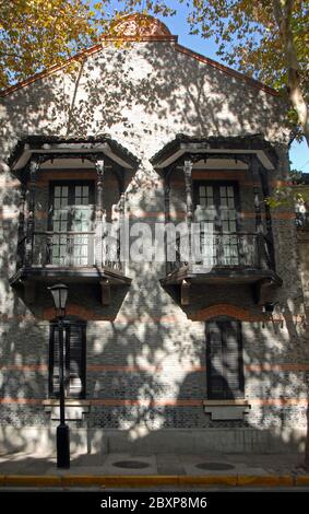 Ein typisches Shikumen-Gebäude in der Gegend Xintiandi in Shanghai, China. Shikumen Häuser sind typisch für Shanghai Häuser in den 1920er und 1930er Jahren. Stockfoto