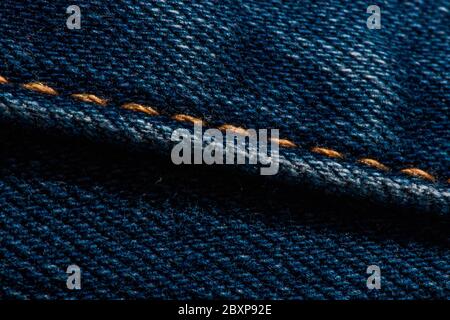 Eine Nahaufnahme der Naht auf einer Denim-Jeans Stockfoto