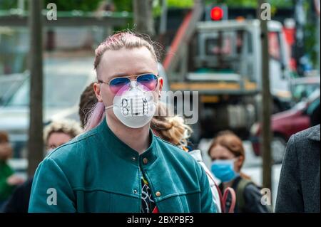 Cork, Irland. Juni 2020. Zwischen 1,000 und 1,500 Menschen versammelten sich heute auf der Grand Parade unter dem Banner von Black Lives Matter, um gegen die Ermordung des unbewaffneten Schwarzen in Amerika, George Floyd, zu protestieren. Credit: AG News/Alamy Live News Stockfoto