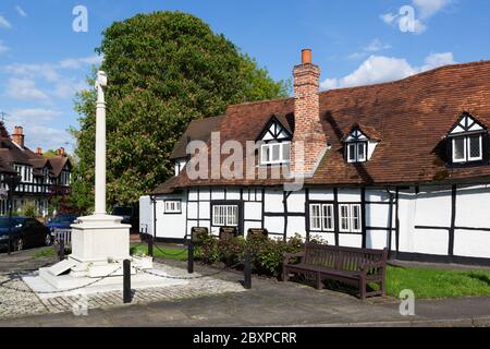 Das Kriegsdenkmal an der High Street, Bray-on-Thames, Berkshire, England, Großbritannien Stockfoto