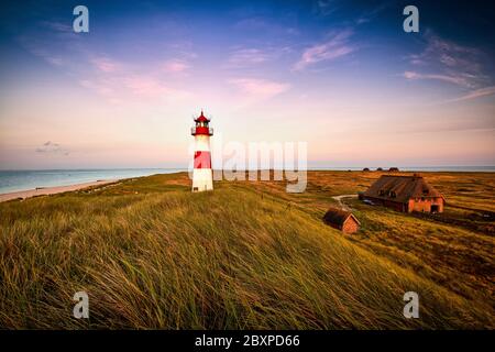 Der nördlichste Teil Deutschlands: Die Halbinsel Ellenbogen mit dem Leuchtturm auf der Insel Sylt. Stockfoto