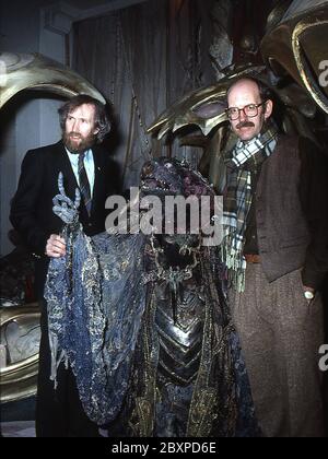 Jim Henson und Frank Oz in London 1983 für die britische Premiere ihres Fantasy-Films The Dark Crystal Stockfoto