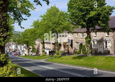 Cotswold Cottages entlang des Hügels, Burford, Cotswolds, Oxfordshire, England, Großbritannien Stockfoto