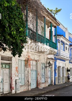 Altes Kolonialhaus, das in Cartagena renoviert werden muss Stockfoto