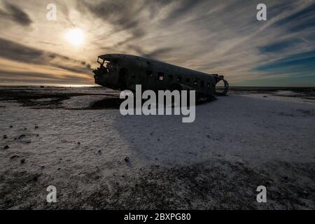 Solheimasandur das Flugzeugwrack Blick während des Winterschnees Stockfoto