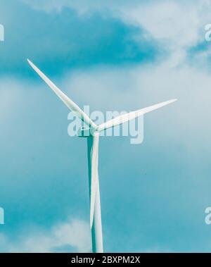 Isolierte Windkraftanlage Schottland Kopierraum Stockfoto