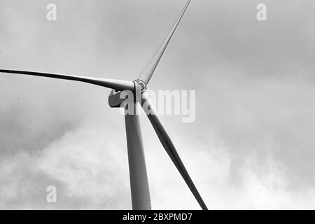 Isolierte Windkraftanlage Schottland Kopierraum Stockfoto