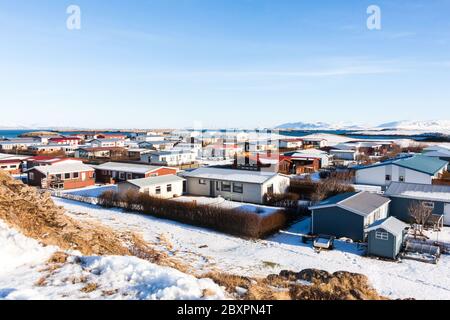 Kleine Stadt Stykkisholmur Winter View, die eine Stadt im westlichen Teil von Island, im nördlichen Teil der Snaefellsnes Halbinsel Stockfoto