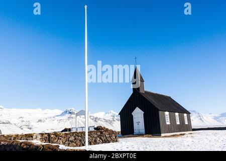 Budir Kirche oder besser bekannt als die Schwarze Kirche in Island Stockfoto