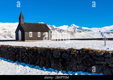 Budir Kirche oder besser bekannt als die Schwarze Kirche in Island Stockfoto