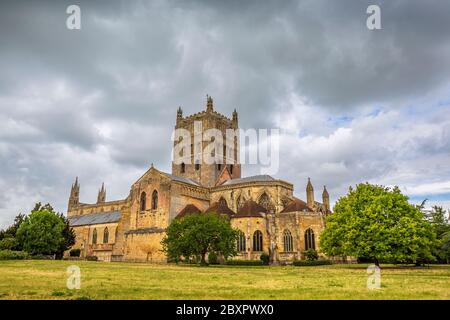 Westansicht der Tewkesbury Abbey Church in Gloucestershire, England Stockfoto