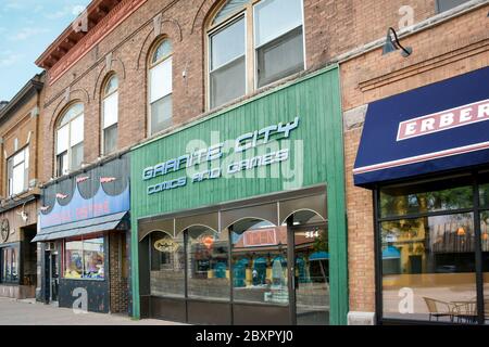 Schaufensterfronten im historischen Stadtteil Granite City mit alten Gebäuden und trendigen Zielen in der kleinen Stadt St. Cloud, NM, USA Stockfoto