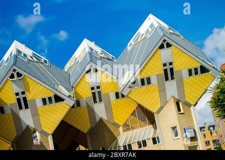 Die Kubushäuser in Rotterdam in der Nähe von Blaak Bahnhof - Niederlande - Kubuswoningen - Häuser wurden entworfen Architekt Piet Blom Stockfoto