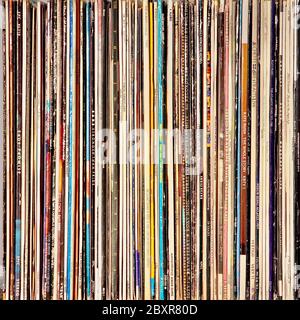 Mehrere Plattenhüllen aus Vinyl der 80er Jahre Stockfoto