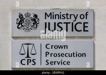 Justizministerium, CPS Crown Prosecution Service, Schild vor dem Gebäude in Westminster, London, Großbritannien Stockfoto