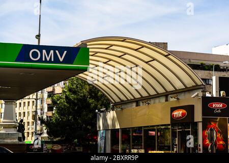 OMV, Maxx Motion, Performance Fuels. Ansicht der OMV-Tankstelle in Bukarest, Rumänien, 2020 Stockfoto