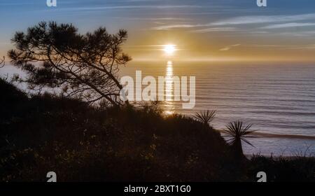 Der Sonnenuntergang vom Torry Pines Park in San Diego, Kalifornien aus gesehen Stockfoto