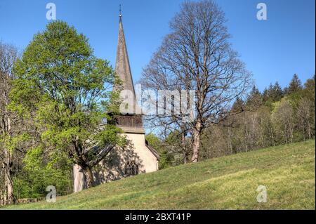 Die St. Oswald Kapelle im Höllental ist eines der ältesten Zeugnisse der Geschichte und wurde 1148 vom Bischof von Konstanz als Th geweiht Stockfoto