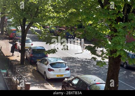 Eine Stunde Übung während der Lockdown Coronavirus Pandemie erlaubt. Cardiff 2020 Stockfoto