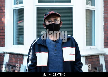 Öffentlichkeit trägt eine Maske in Cardiff während der Coronavirus-Pandemie 2020 Stockfoto