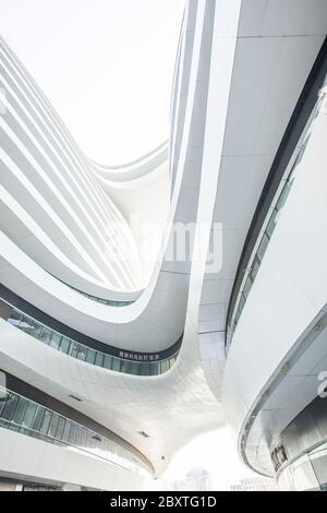 Beijing, Dongcheng District / China : spektakuläre Architektur der Galaxy Soho von Zaha Hadid Stockfoto