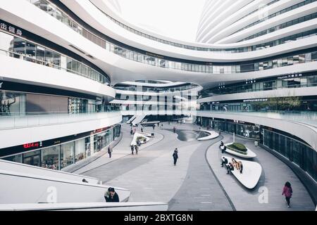 Beijing, Dongcheng District / China : spektakuläre Architektur der Galaxy Soho von Zaha Hadid Stockfoto