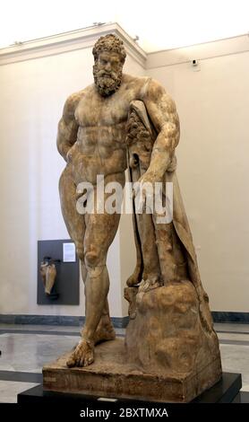 Hercules in Ruhe, Farnese Hercules. 3. Jahrhundert n. Chr. Bäder von Caracalla, römische Kopie eines griechischen von Lysippos. Archäologisches Museum von Neapel. Stockfoto