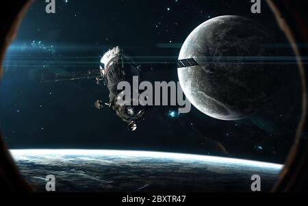 Raumstation, Planeten im Licht des blauen Sterns. Deep Space Landschaft in Bullauge des Raumschiffs Stockfoto