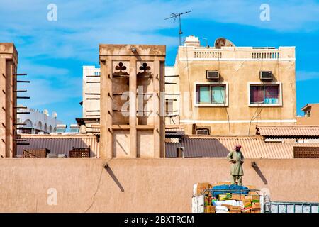 Arbeiter in der Baniyas Road in Deira, Dubai, VAE Stockfoto