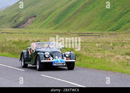 MOFFAT, SCHOTTLAND - 29. JUNI 2019: 1996 Morgan Plus 4/4 Sportwagen in einer Oldtimer-Rallye auf dem Weg nach Moffat, Dumfries und Galloway Stockfoto