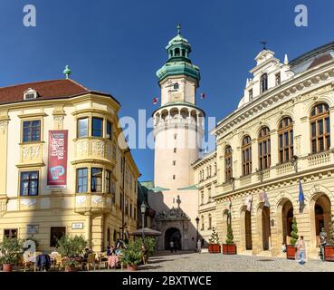 Der ikonische Feuerturm von Sopron aus der Sicht von Fo ter Stockfoto