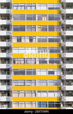 Fassade des Great Arthur House im Golden Lane Estate, einem wohnblock des rats um Barbican in London Stockfoto