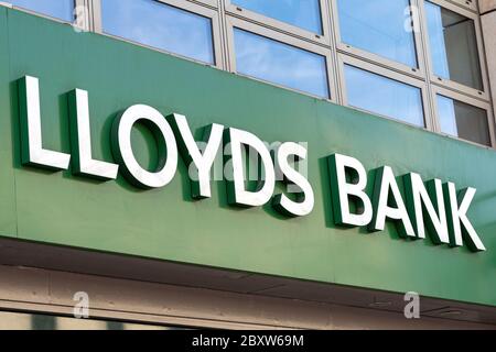 London, Großbritannien. Juni 2020. Lloyds Bank Logo gesehen, eine in einer ihrer Filialen. Kredit: Dave Rushen/SOPA Images/ZUMA Wire/Alamy Live News Stockfoto