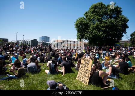 Chicago, IL, USA. Juni 2020. Über 30,000 Chicagoer protestierten am Samstag, den 6. Juni 2020, gegen den Tod von George Floyd. Der marsch begann im Union Park, auf der Westseite. Dann endete Caprirni Green, nördlich der Schleife. Kredit: Rick Majewski/ZUMA Wire/Alamy Live News Stockfoto