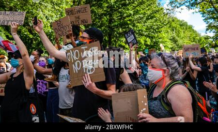 Familien in Brooklyn marschieren für Black Lives Matter Stockfoto