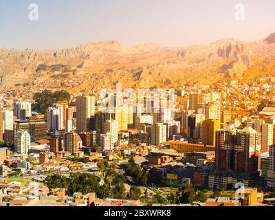 Stadtzentrum von La Paz an sonnigen Tagen, Bolivien, Südamerika. Stockfoto