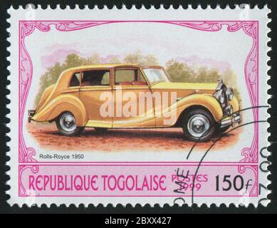 TOGO - UM 1999: Briefmarke gedruckt von Togo, zeigt Retro-Auto, um 1999. Stockfoto